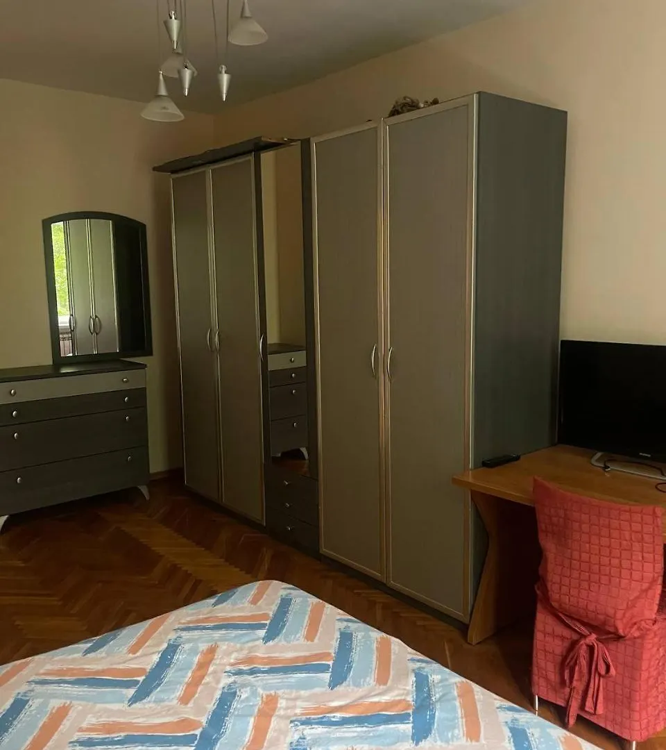 Квартира Трехкомнатная Αλμάτι